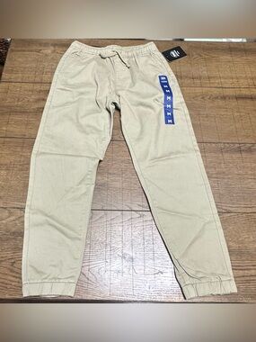 NWT Khaki Jogger Pants Boys/Kids Size Medium